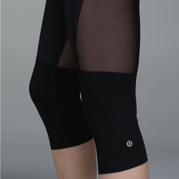lululemon athletica Pants - Lululemon Black Crops Size 10